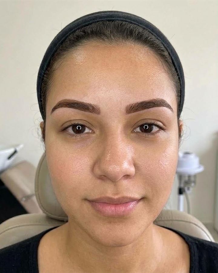 Pele limpa, sobrancelha igual: foto feita com prompt