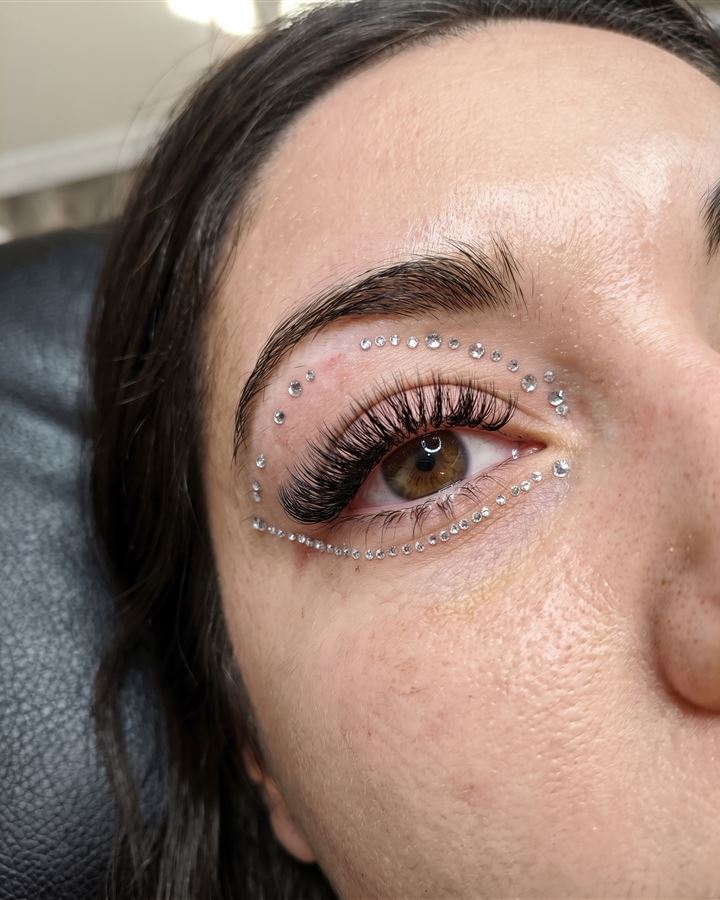 Strass e cristais: foto feita com prompt