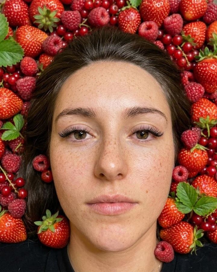 Cama de frutas vermelhas: foto feita com prompt