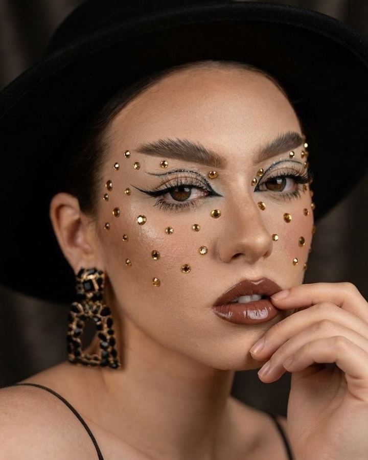 Strass dourado: foto feita com prompt